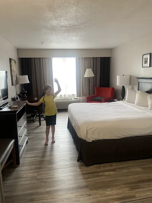 Country Inn & Suites by Radisson, Hiram, GA 4