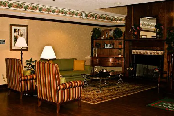 Country Inn & Suites by Radisson, Hiram, GA 4