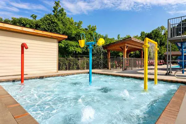 Howard Johnson by Wyndham Pigeon Forge 4