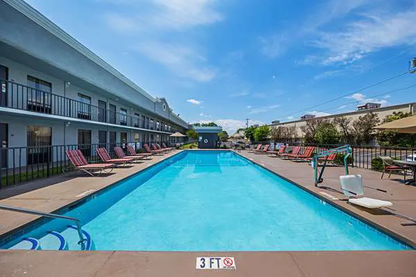 Quality Inn & Suites Greenville - Haywood Mall 4