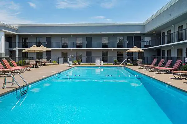 Quality Inn & Suites Greenville - Haywood Mall 4