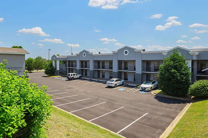Quality Inn & Suites Greenville - Haywood Mall 4