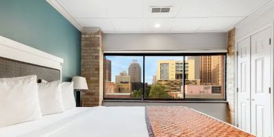 Riverwalk Plaza Hotel