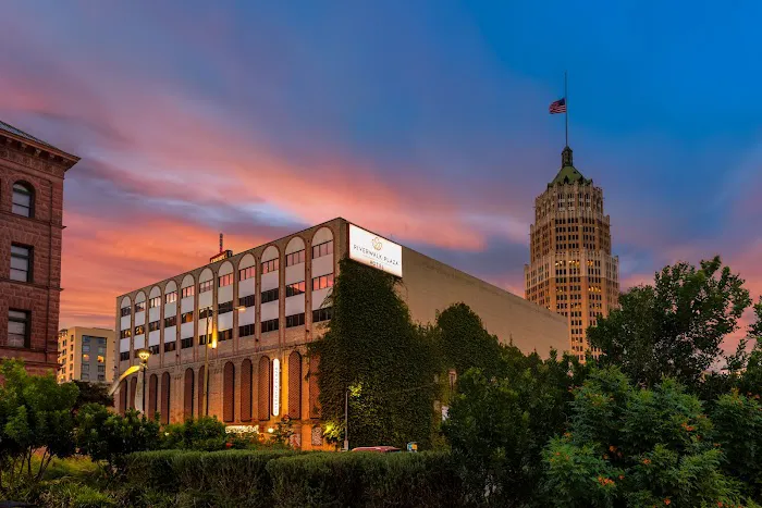 Riverwalk Plaza Hotel 5