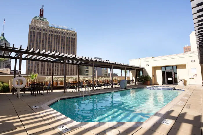 Drury Inn & Suites San Antonio Riverwalk 5