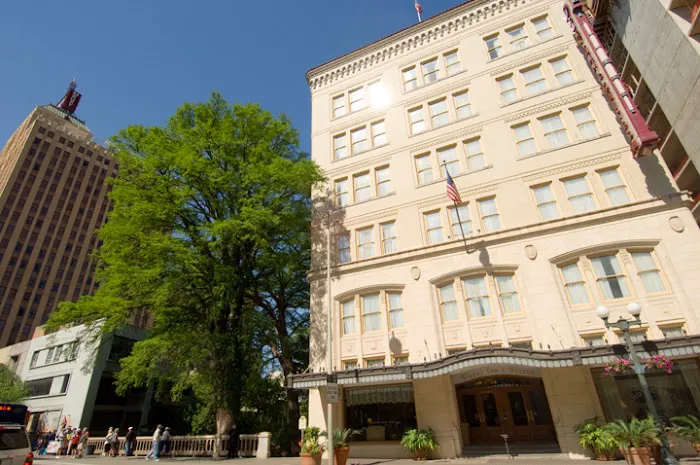 Drury Inn & Suites San Antonio Riverwalk 5