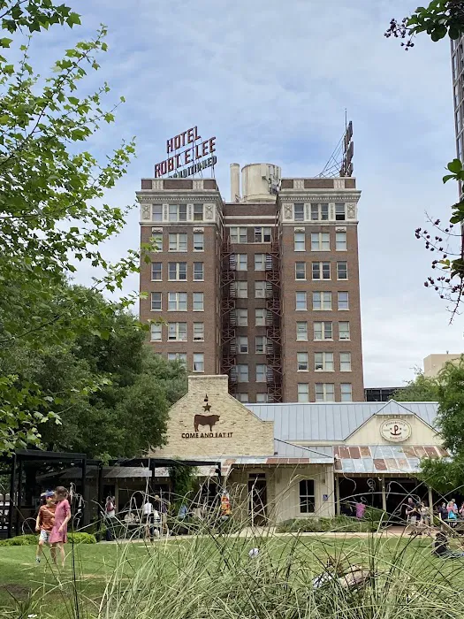 Hotel 4