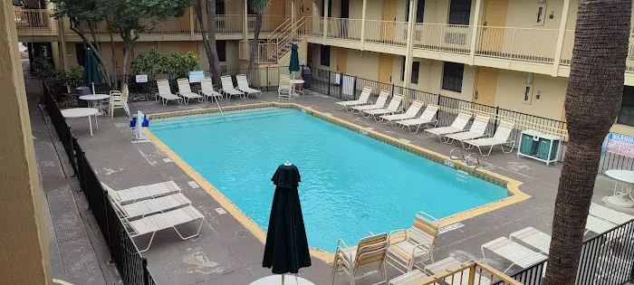 La Quinta Inn by Wyndham San Antonio Market Square 5