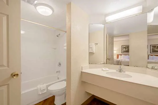 La Quinta Inn by Wyndham San Antonio Market Square 5