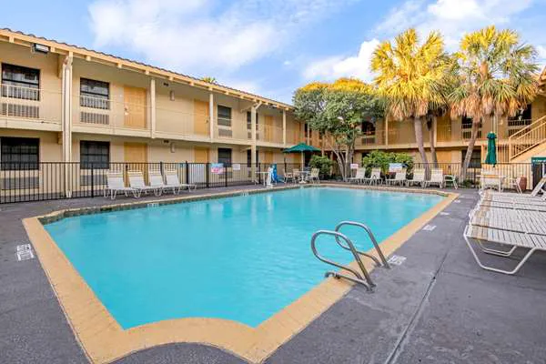 La Quinta Inn by Wyndham San Antonio Market Square 5