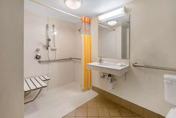 La Quinta Inn by Wyndham San Antonio Market Square 5