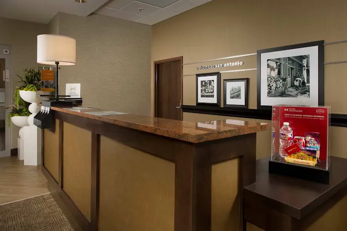Hampton Inn & Suites San Antonio-Downtown/Market Square 5