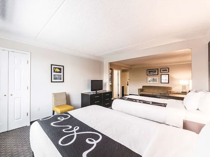 La Quinta Inn & Suites by Wyndham San Antonio Downtown 5