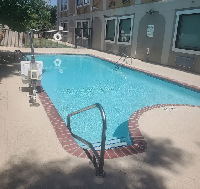 Holiday Inn Express & Suites San Antonio-Dtwn Market Area by IHG 5