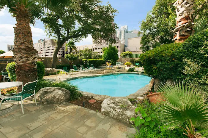 The Crockett Hotel 5