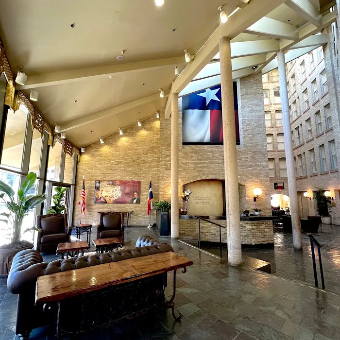 The Crockett Hotel 5