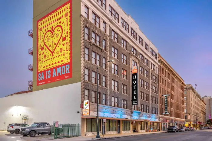 Best Western Premier Historic Travelers Hotel Alamo/Riverwalk 5
