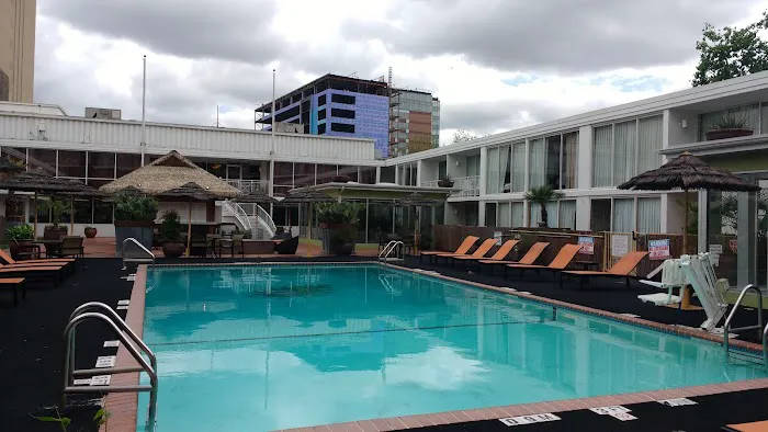 El Tropicano Riverwalk Hotel 5