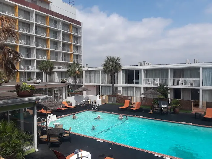 El Tropicano Riverwalk Hotel 5