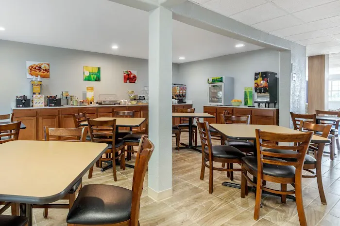 Quality Inn Downtown - near Market Square 5