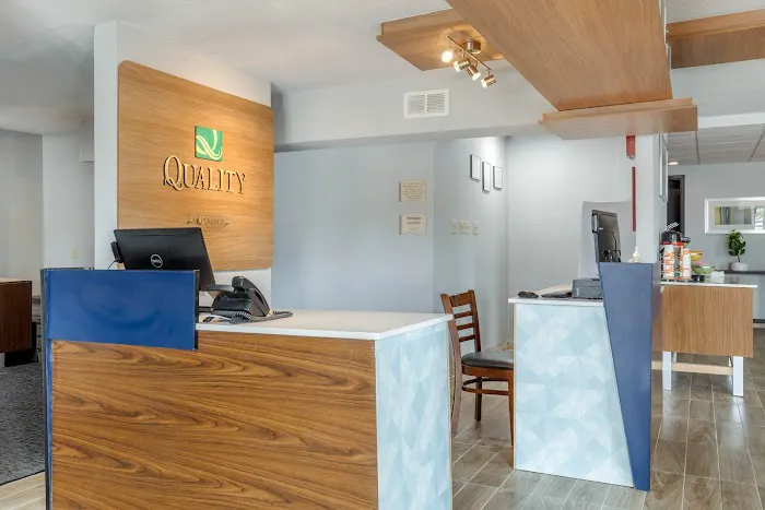 Quality Inn Downtown - near Market Square 5
