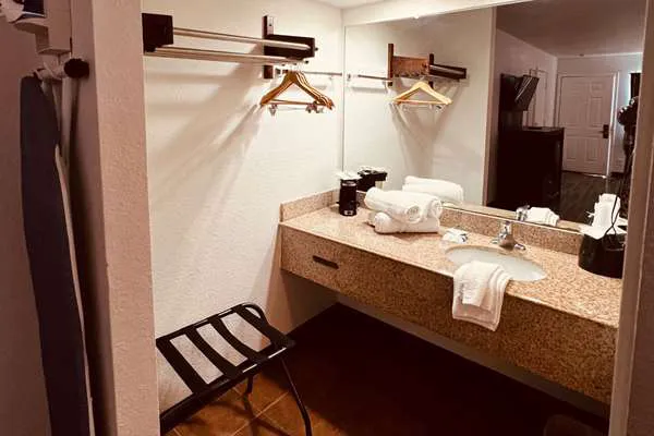Econo Lodge Inn & Suites Downtown San Antonio 5