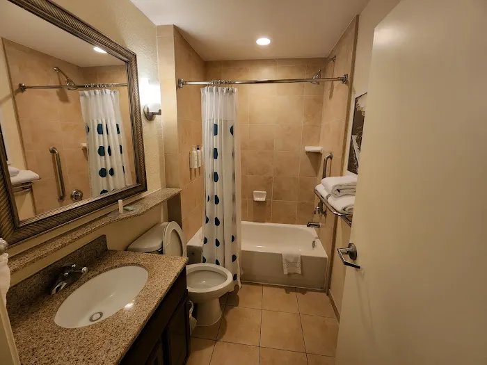 La Quinta Inn & Suites by Wyndham San Antonio Riverwalk 5