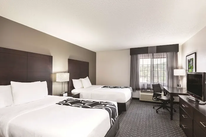 La Quinta Inn & Suites by Wyndham San Antonio Riverwalk 5