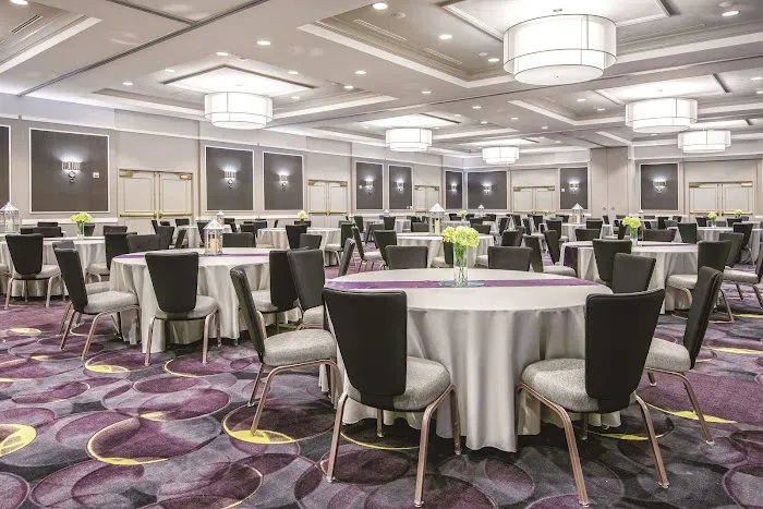La Quinta Inn & Suites by Wyndham San Antonio Riverwalk 5