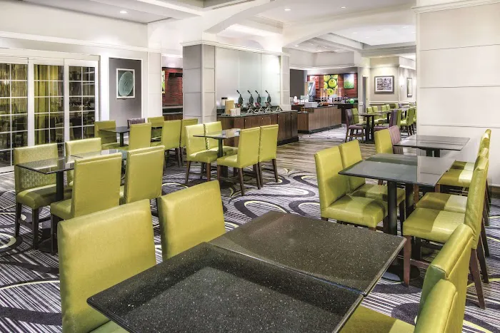 La Quinta Inn & Suites by Wyndham San Antonio Riverwalk 5