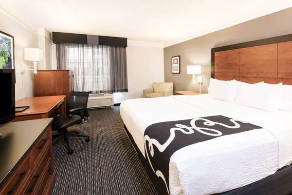 La Quinta Inn & Suites by Wyndham San Antonio Riverwalk 5