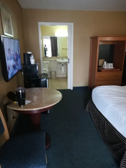Days Inn by Wyndham San Antonio Alamo/Riverwalk 5