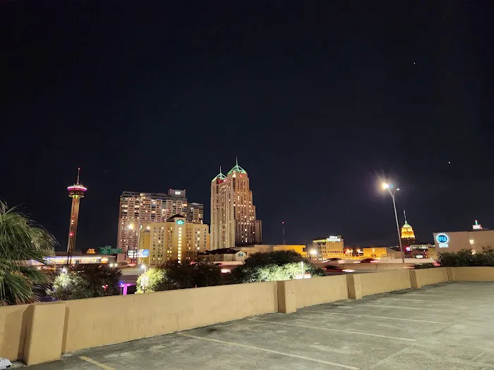 Red Roof PLUS+ San Antonio Downtown - Riverwalk 5