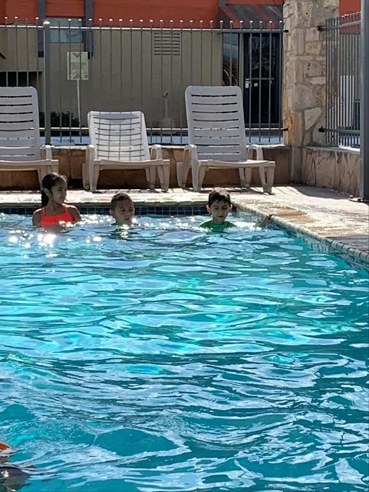 Super 8 by Wyndham San Antonio Pearl District / Downtown 5