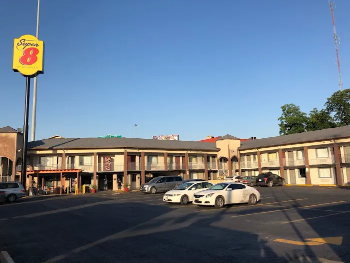 Super 8 by Wyndham San Antonio Pearl District / Downtown 5