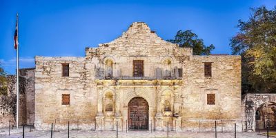 Holiday Inn Express & Suites San Antonio Rivercenter Area by IHG
