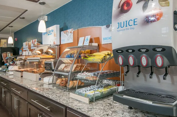 Holiday Inn Express & Suites San Antonio Rivercenter Area by IHG 5