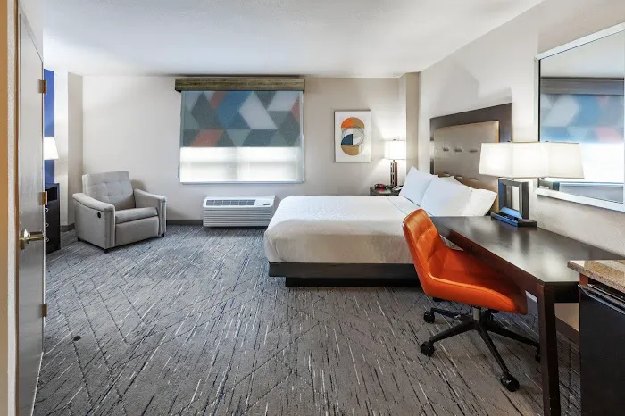 Holiday Inn Express Building 592 5