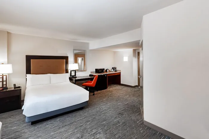 Holiday Inn Express Building 592 5
