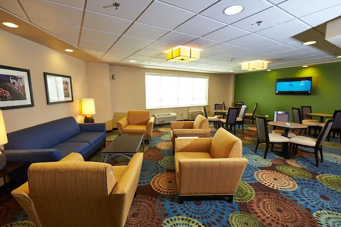 Holiday Inn Express Building 592 5