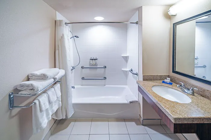 Holiday Inn Express Building 592 5