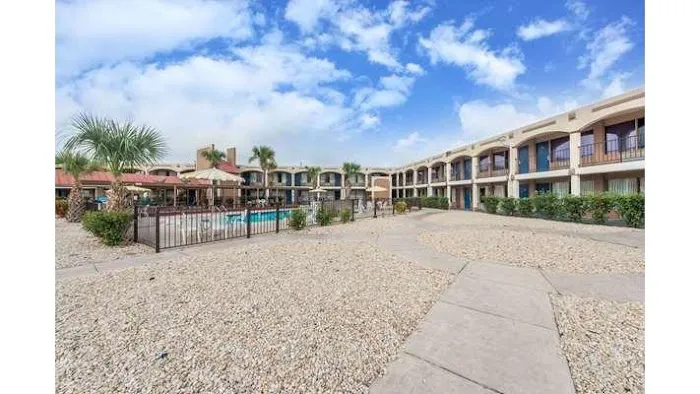 Days Inn by Wyndham San Antonio Splashtown/ATT Center 5