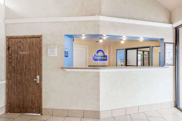 Days Inn by Wyndham San Antonio Splashtown/ATT Center 5