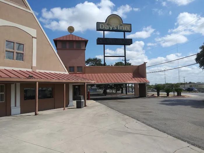 Days Inn by Wyndham San Antonio Splashtown/ATT Center 5