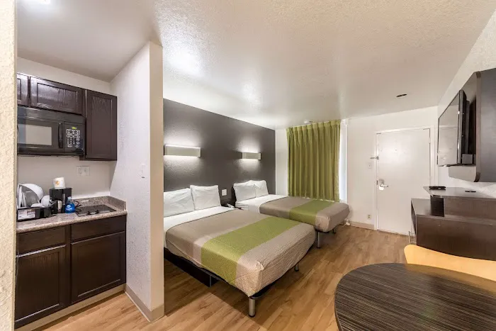 Studio 6 San Antonio, TX - Fort Sam Houston Area 5