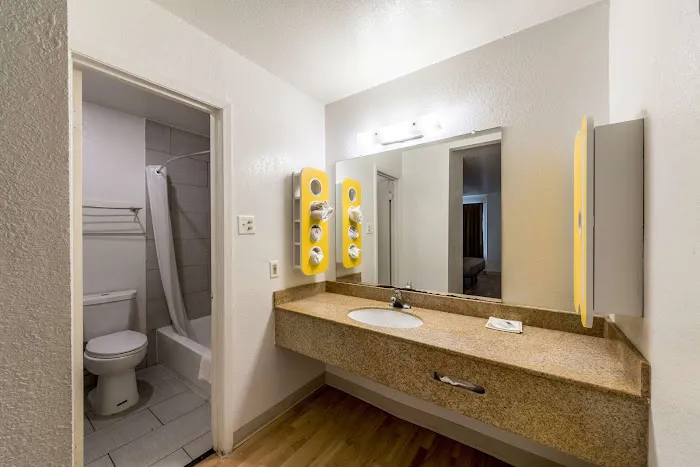 Studio 6 San Antonio, TX - Fort Sam Houston Area 5