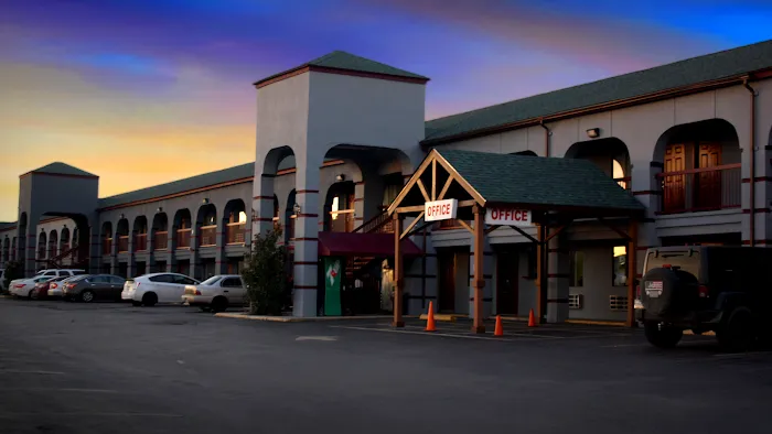 Americas Best Value Inn - Frost Bank Center 5