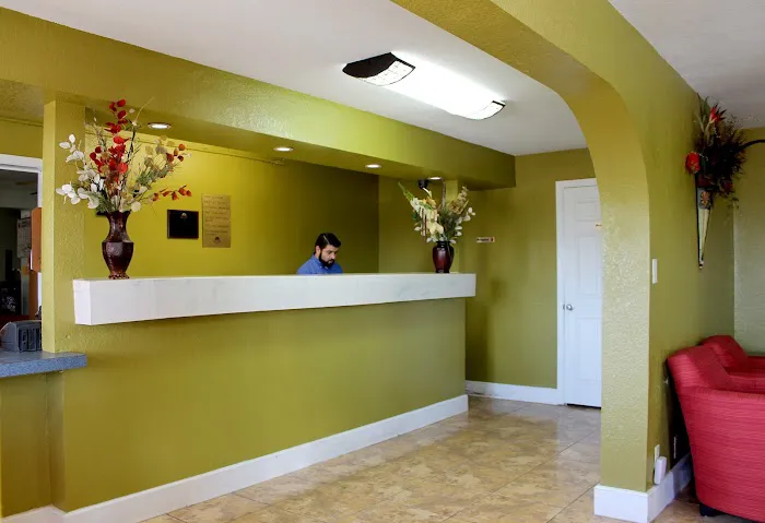 Americas Best Value Inn - Frost Bank Center 5