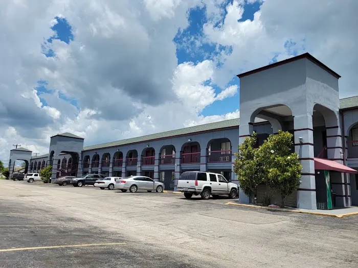 Americas Best Value Inn - Frost Bank Center 5