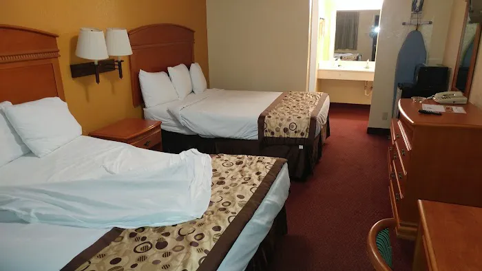 Americas Best Value Inn - Frost Bank Center 5